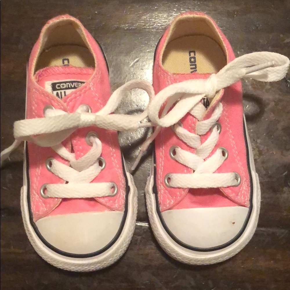 Toddler pink converse